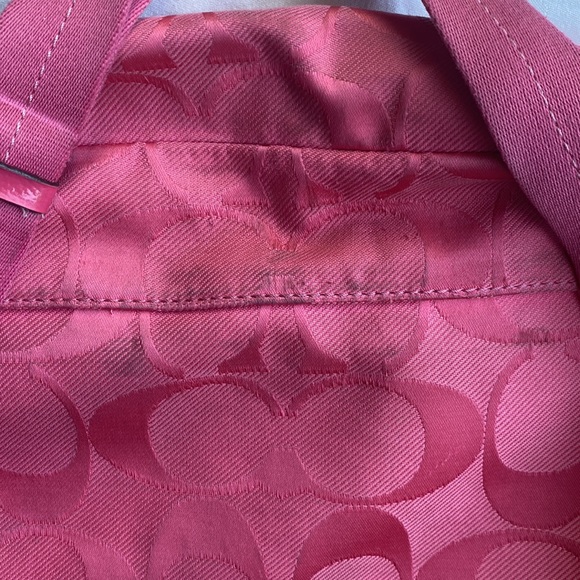 Coach, cross body, large size and in beautiful pink, messenger handbag. - Picture 14 of 15